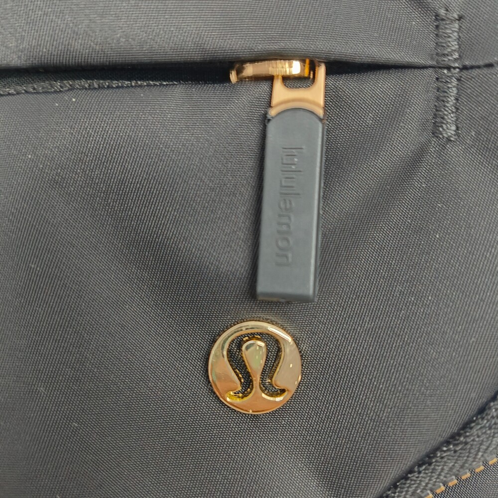 Lululemon Festival Bag 5L • Black/Gold • New - Picture 7 of 8